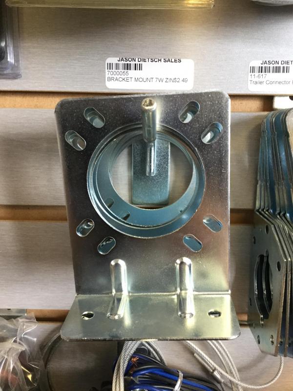 Trailer Connector Bracket Mount for 7 way Plug Trailer Connector Bracket Mount for 7 way Plug