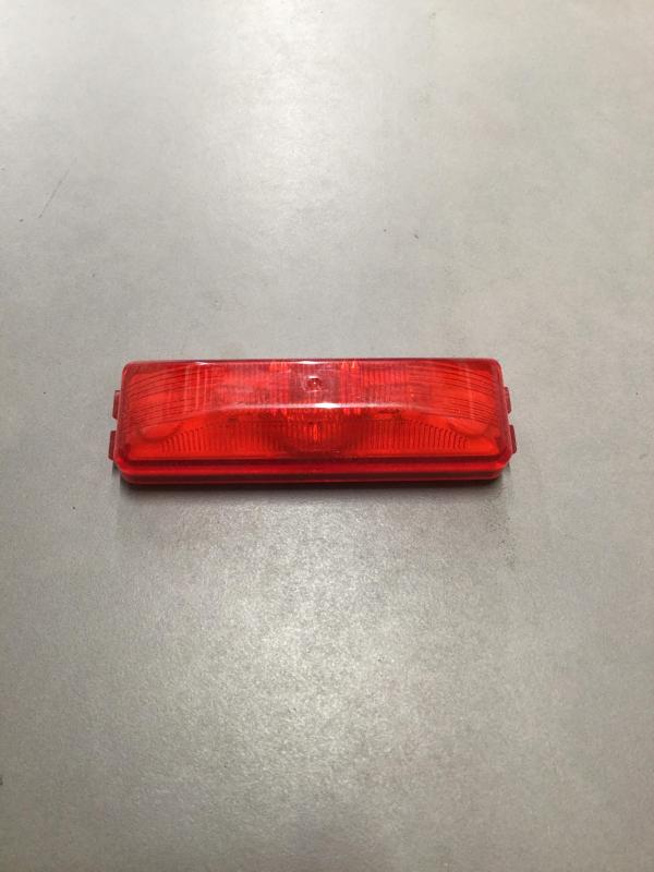 Red clearance light Red clearance light
