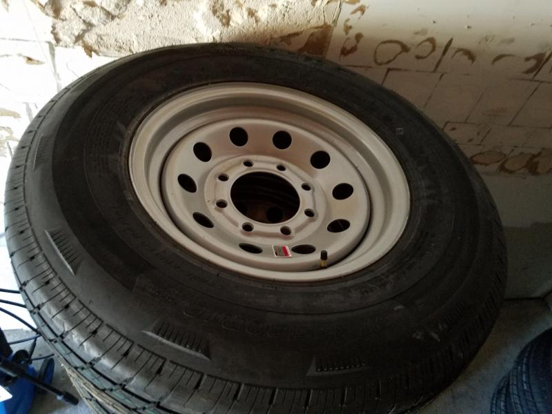 ST235/80R16E ST235/80R16E