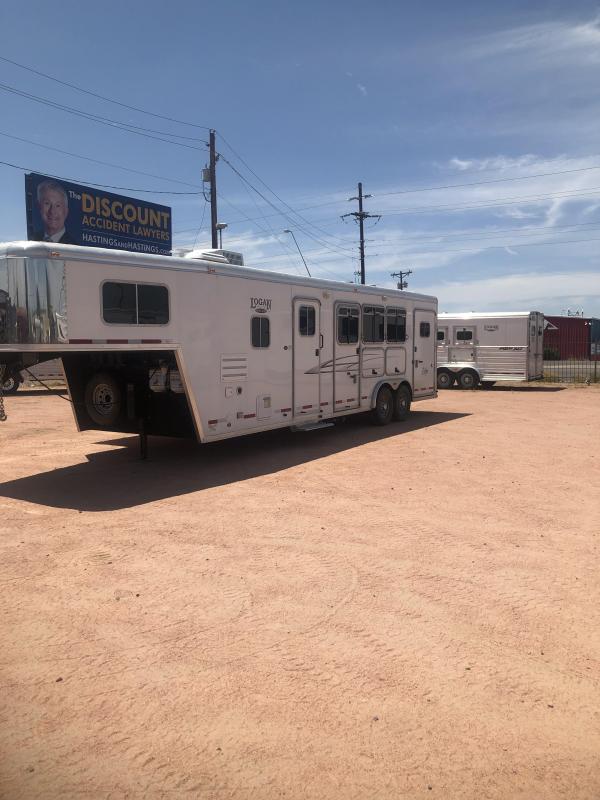 2012 Logan Coach EDGE 3H 810 LQ W/ SLIDE Horse Trailer 2012 Logan Coach EDGE 3H 810 LQ W/ SLIDE Horse Trailer