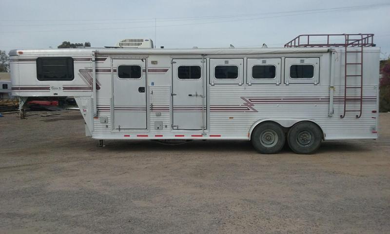 1995 Sundowner Trailers 1995 SUNDOWNER SUNLITE 4H SLANT W/ 6 FULL SELF-C Horse Trailer 1995 Sundowner Trailers 1995 SUNDOWNER SUNLITE 4H SLANT W/ 6 FULL SELF-C Horse Trailer