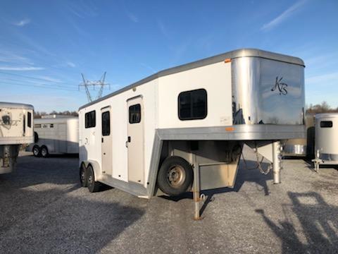 2004 Kiefer Built 2H GN Horse Trailer 2004 Kiefer Built 2H GN Horse Trailer