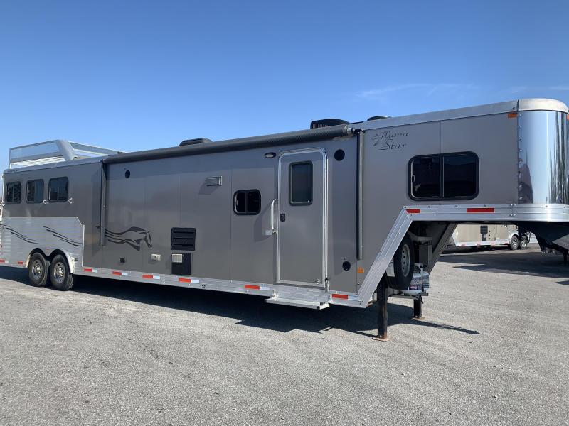 2015 Merhow Trailers 8318-12S Horse Trailer 2015 Merhow Trailers 8318-12S Horse Trailer