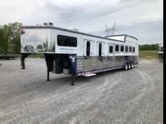 2006 Sundowner Trailers 6H GN Horse Trailer 2006 Sundowner Trailers 6H GN Horse Trailer