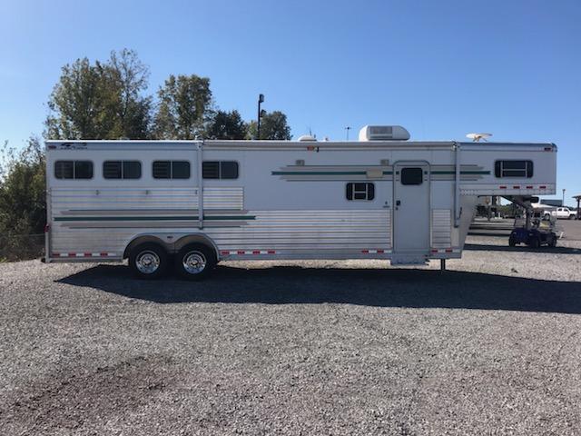 2003 4-Star 8410 Horse Trailer 2003 4-Star 8410 Horse Trailer