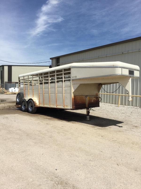1990 Circle D stock trailer Livestock Trailer 1990 Circle D stock trailer Livestock Trailer
