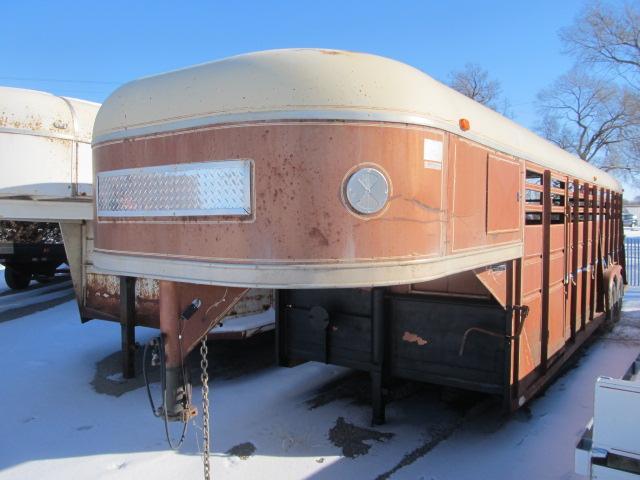 Used 7 x 24 Gooseneck Stock Trailer Used 7 x 24 Gooseneck Stock Trailer