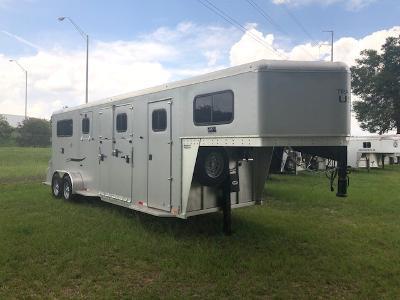 2019 Trailers USA Inc. 2 plus 1 with dressing room Horse Trailer 2019 Trailers USA Inc. 2 plus 1 with dressing room Horse Trailer