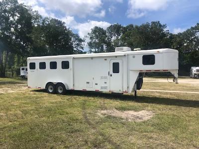 2012 Bison Trailers 4 horse w/ 8' lq Horse Trailer 2012 Bison Trailers 4 horse w/ 8' lq Horse Trailer