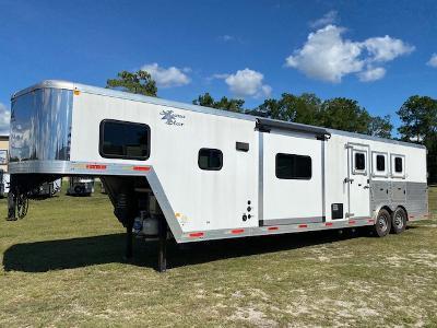 2015 Merhow Trailers 8' wide 3 horse w/15' lq and slide Horse Trailer 2015 Merhow Trailers 8' wide 3 horse w/15' lq and slide Horse Trailer