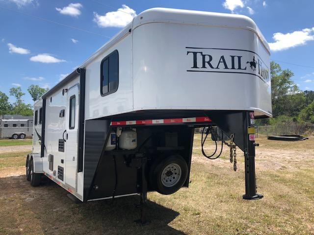 2017 Bison Trailers 2 horse with 8' lq Horse Trailer 2017 Bison Trailers 2 horse with 8' lq Horse Trailer