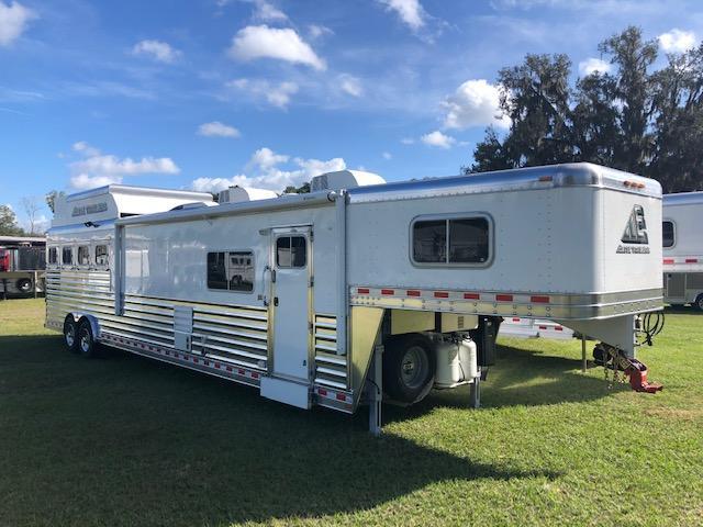2015 Elite Trailers 8' wide 4 horse w/17' lq Horse Trailer 2015 Elite Trailers 8' wide 4 horse w/17' lq Horse Trailer