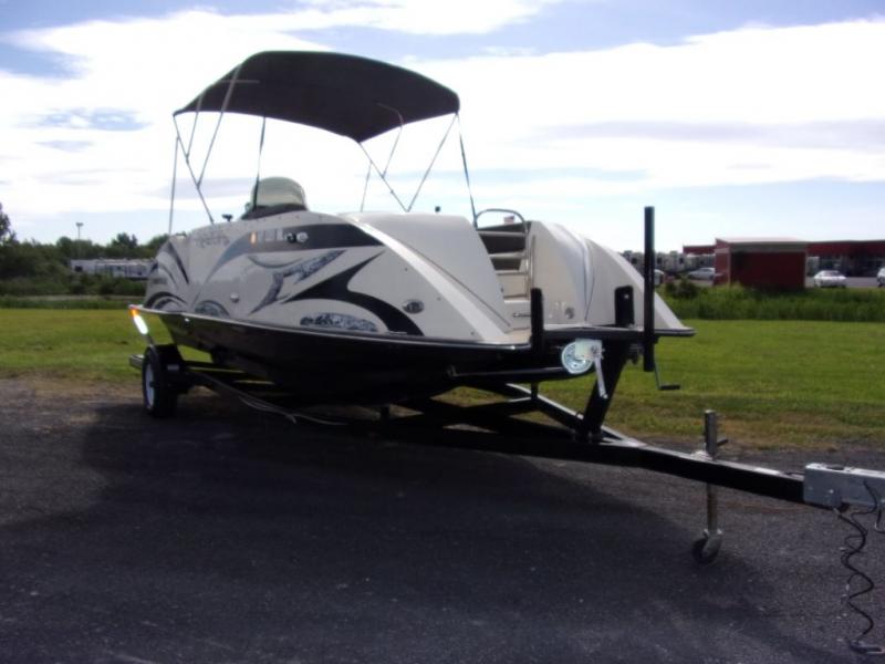 2014 Caravelle Boat Group Razor 219UU 2014 Caravelle Boat Group Razor 219UU
