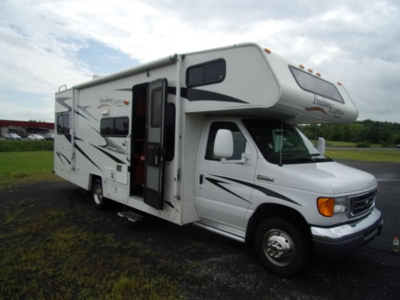 2008 Coachmen Freedom Express 26S0F 2008 Coachmen Freedom Express 26S0F