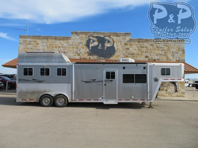 2004 Featherlite 8313 3 Horse Slant Load Trailer 13 FT LQ 2004 Featherlite 8313 3 Horse Slant Load Trailer 13 FT LQ