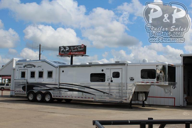 2019 Bloomer 8417 4 Horse Trailer 17 LQ With Slides Slant 2019 Bloomer 8417 4 Horse Trailer 17 LQ With Slides Slant