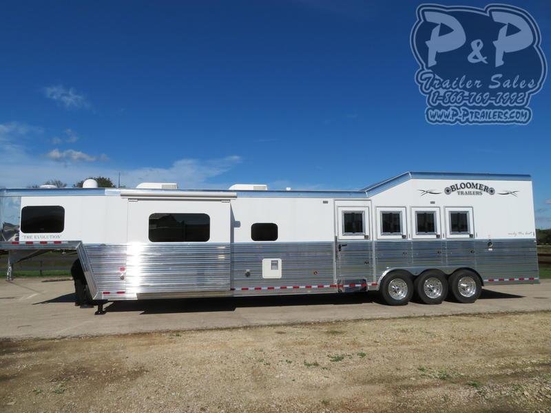 2019 Bloomer 8417 4 Horse Trailer 17 LQ With Slides Slant 2019 Bloomer 8417 4 Horse Trailer 17 LQ With Slides Slant