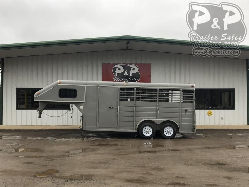 1998 W-W Trailer 3HGN 3 Horse Slant Load Trailer 1998 W-W Trailer 3HGN 3 Horse Slant Load Trailer