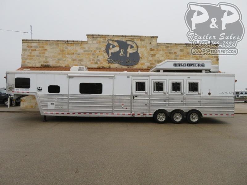 2018 Bloomer Outlaw Proline XP- PC Load 4 Horse Slant Load Trailer 15 FT LQ With Slides w/ Ramps 2018 Bloomer Outlaw Proline XP- PC Load 4 Horse Slant Load Trailer 15 FT LQ With Slides w/ Ramps