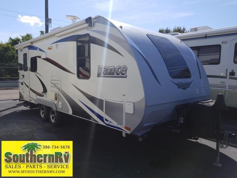 2015 Lance 1995 Travel Trailer RV 2015 Lance 1995 Travel Trailer RV