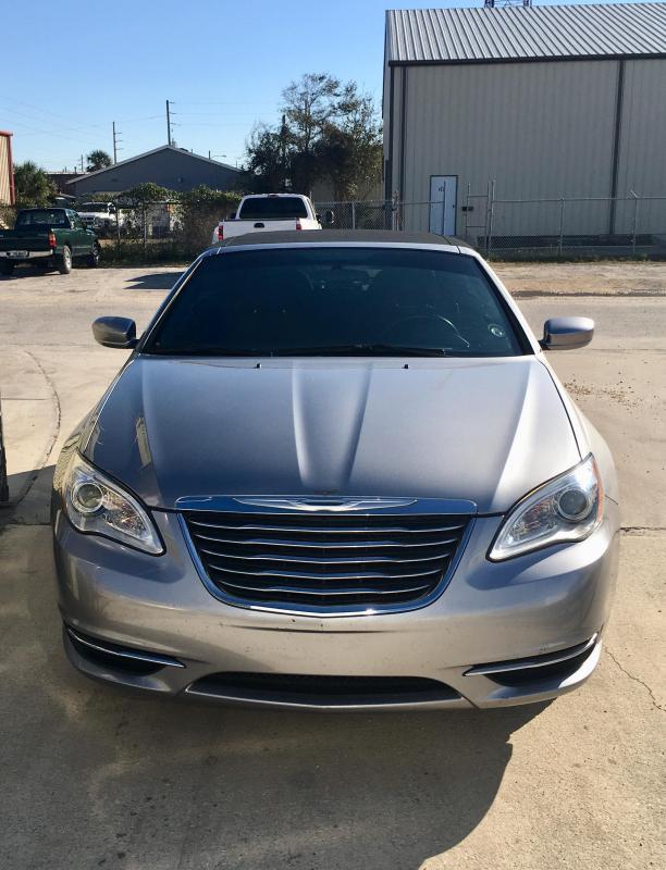 2013 Chrysler 200 Convertible 2 Door Touring - Silver 2013 Chrysler 200 Convertible 2 Door Touring - Silver