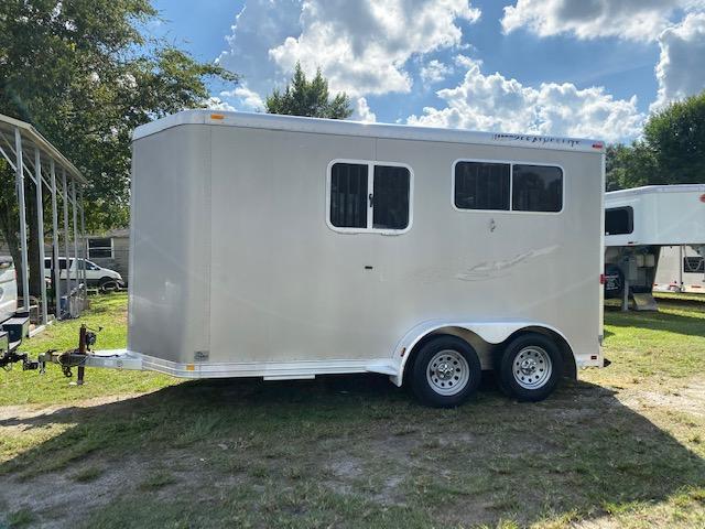 2005 Featherlite Featherlite 2H Straight Load BP Horse Trailer 2005 Featherlite Featherlite 2H Straight Load BP Horse Trailer
