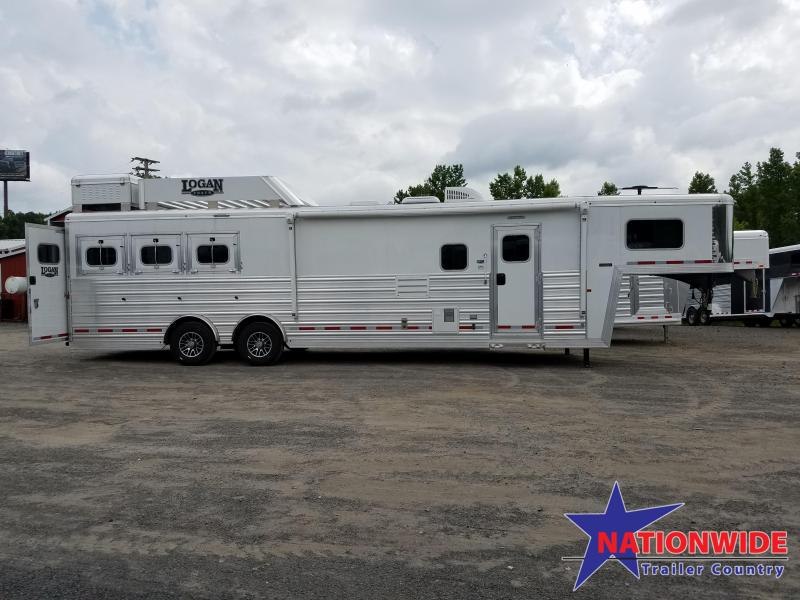 ***PRICE REDUCTION***2018 Logan Coach RAZOR 3-Horse with Living Quarters ***PRICE REDUCTION***2018 Logan Coach RAZOR 3-Horse with Living Quarters