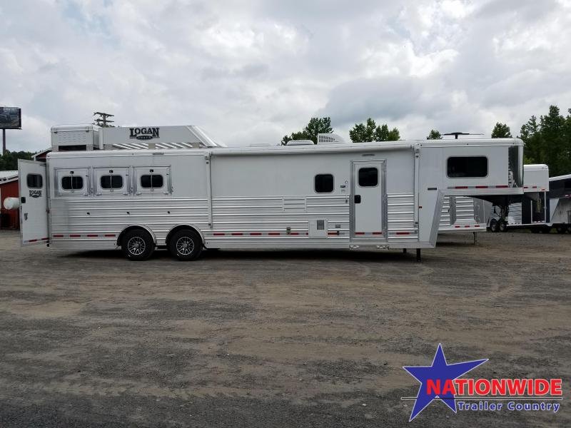 ***PRICE REDUCTION***2018 Logan Coach RAZOR 3-Horse with Living Quarters ***PRICE REDUCTION***2018 Logan Coach RAZOR 3-Horse with Living Quarters