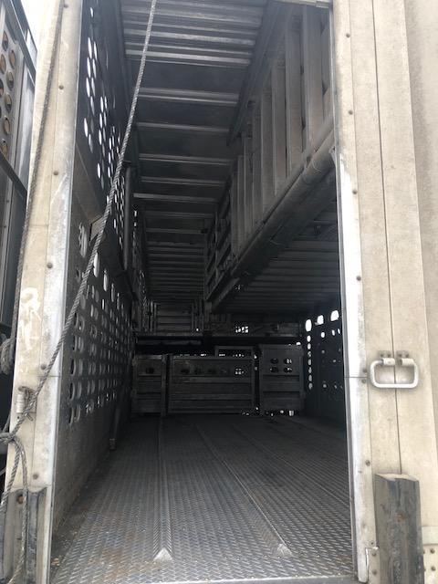 2009 Wilson Trailer Company 53' TRI-AXLE Livestock Trailer 2009 Wilson Trailer Company 53' TRI-AXLE Livestock Trailer