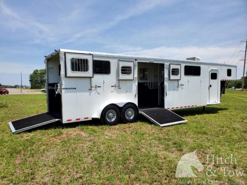 2016 Kiefer Built Evolution Horse Trailer 2016 Kiefer Built Evolution Horse Trailer
