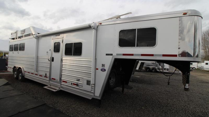 2016 Logan Coach Razor 12ft sw Living Quarters w/ Slide out - Generator! 3 Horse Trailer - Great Condition 2016 Logan Coach Razor 12ft sw Living Quarters w/ Slide out - Generator! 3 Horse Trailer - Great Condition