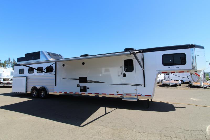 Pre Owned 2019 Trails West 4 Horse Side Load Trailer 15' SW Living Quarters w/ Slide - Full Width Back Tack - Bunk Beds - Hay Pod - Gen Prepped Pre Owned 2019 Trails West 4 Horse Side Load Trailer 15' SW Living Quarters w/ Slide - Full Width Back Tack - Bunk Beds - Hay Pod - Gen Prepped