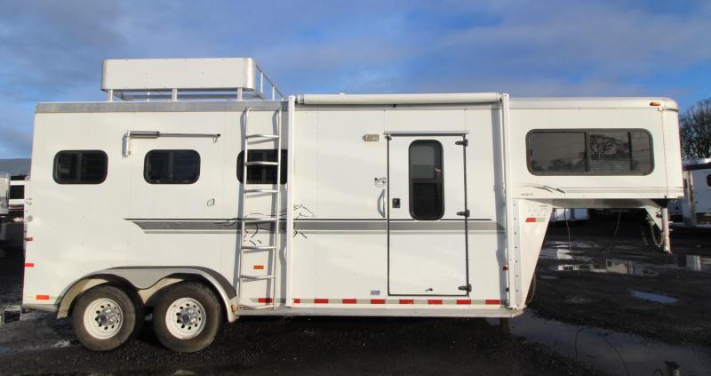 2002 Sundowner Valulite Weekender 3 Horse Trailer w/ Hayrack and Tilt-Ties 2002 Sundowner Valulite Weekender 3 Horse Trailer w/ Hayrack and Tilt-Ties