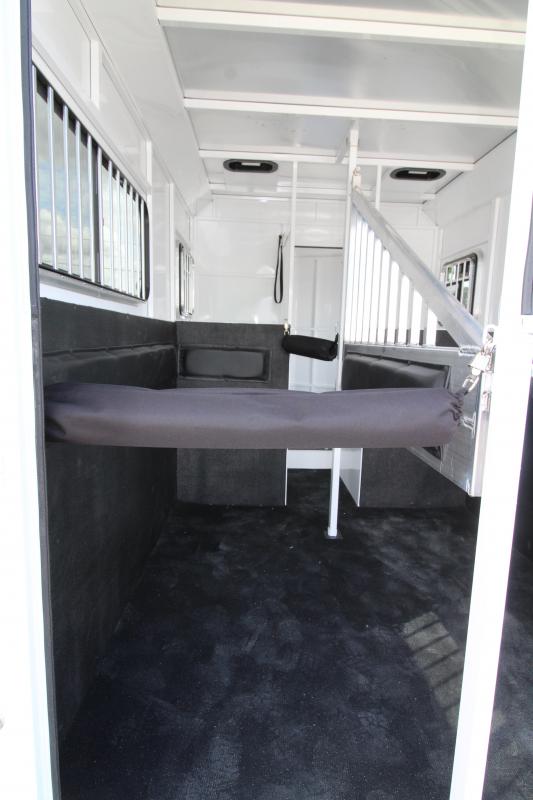 2020 Trails West Royale Sxs 2 Horse Trailer Convenience Package