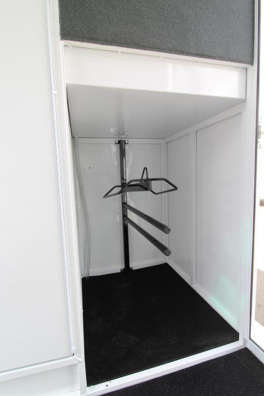 2020 Trails West Royale Sxs 2 Horse Trailer Convenience Package