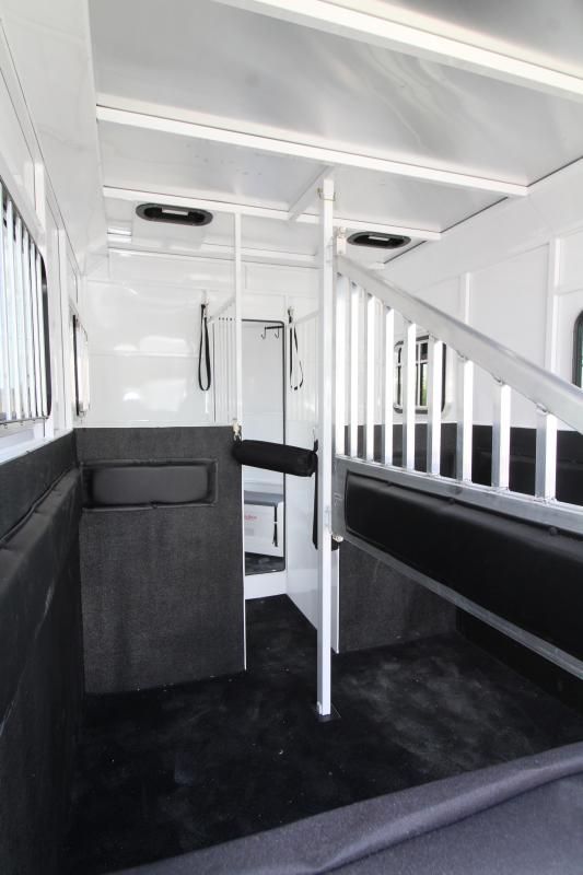 2020 Trails West Royale Sxs 2 Horse Trailer Convenience Package