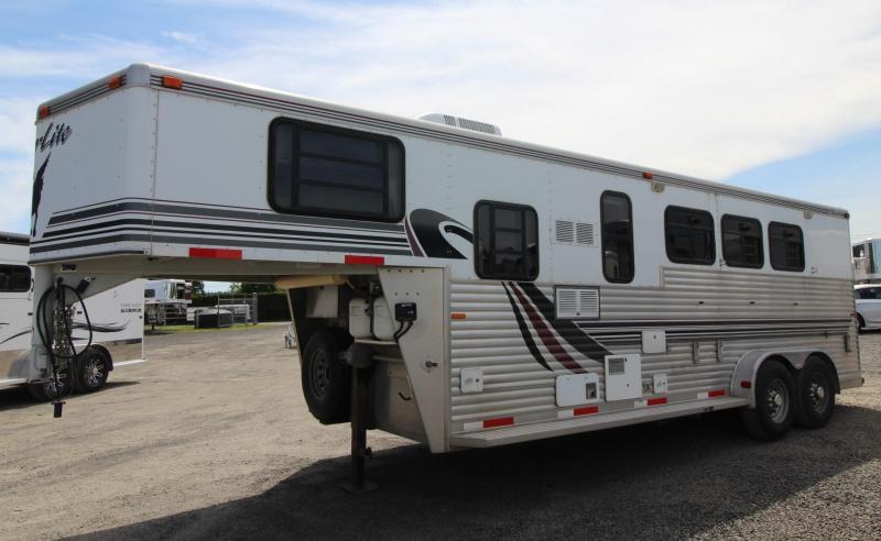 1999 Silver Lite 8ft sw Living Quarters 3 Horse Trailer 1999 Silver Lite 8ft sw Living Quarters 3 Horse Trailer