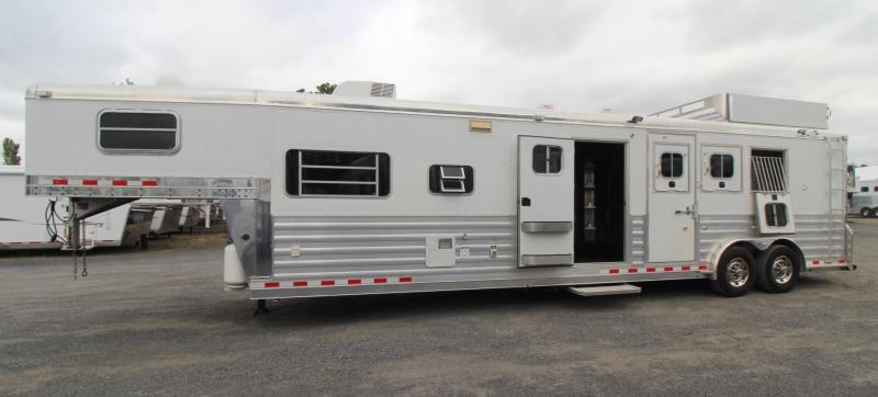 2007 4-Star 13ft SW Living Quarters Outlaw Interior - w/ Mid-tack - Generator - 3 Horse Trailer 2007 4-Star 13ft SW Living Quarters Outlaw Interior - w/ Mid-tack - Generator - 3 Horse Trailer