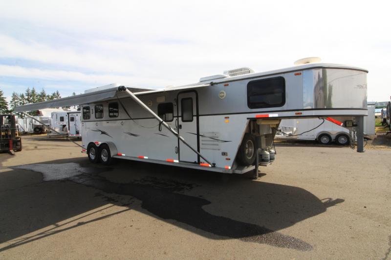 2005 Classic 3 Horse LQ 11' SW with Dinette - Mangers - Solid Rear Tack - Wood-faced Cabinets 2005 Classic 3 Horse LQ 11' SW with Dinette - Mangers - Solid Rear Tack - Wood-faced Cabinets
