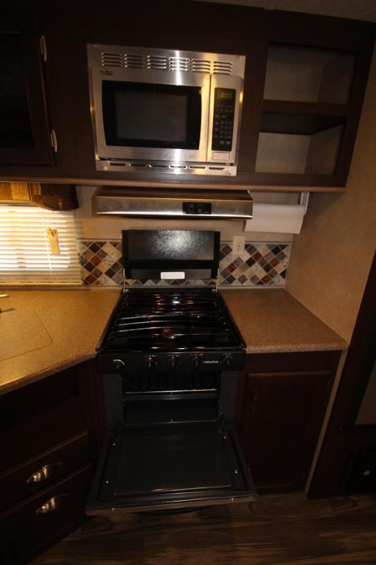 2016 Forest River Evo 2550 Travel Trailer Storage Plus Door