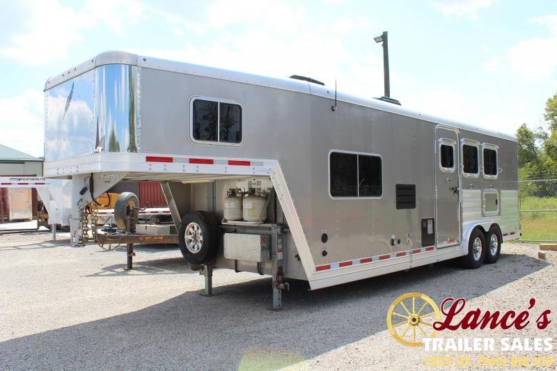 2015 Featherlite 3 Horse Trailer w/ 10' Shortwall Living Quarters 2015 Featherlite 3 Horse Trailer w/ 10' Shortwall Living Quarters