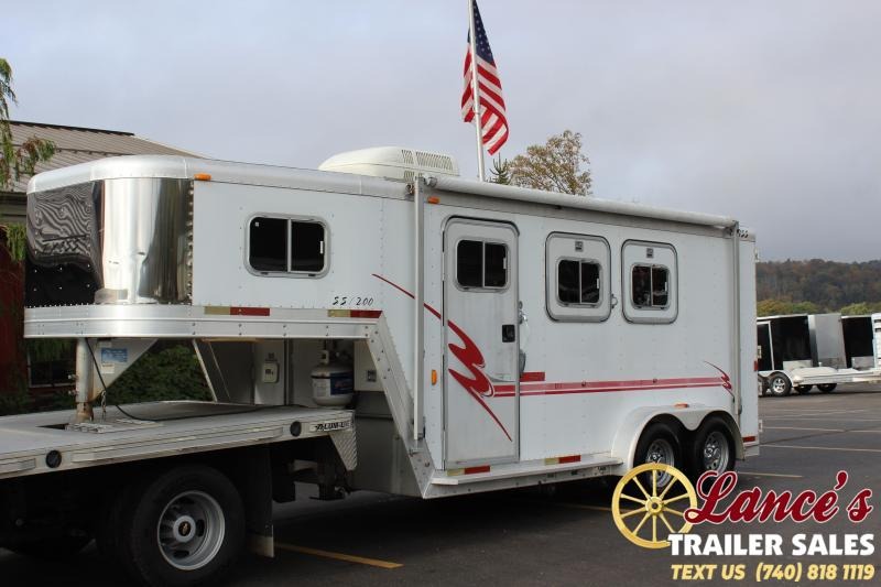 2001 Exiss Trailers 2HG-SL7204 Horse Trailer 2001 Exiss Trailers 2HG-SL7204 Horse Trailer