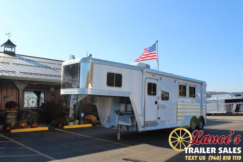 2017 Featherlite 8541-702H-STD Horse Trailer 2017 Featherlite 8541-702H-STD Horse Trailer