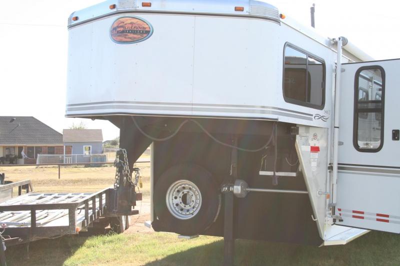2006 Sundowner Trailers 4H Sunlite 727 Horse Trailer 2006 Sundowner Trailers 4H Sunlite 727 Horse Trailer