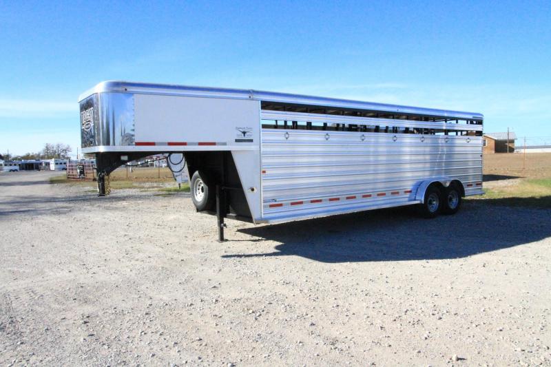 2018 Logan Coach 24' Stockman Livestock Trailer 2018 Logan Coach 24' Stockman Livestock Trailer