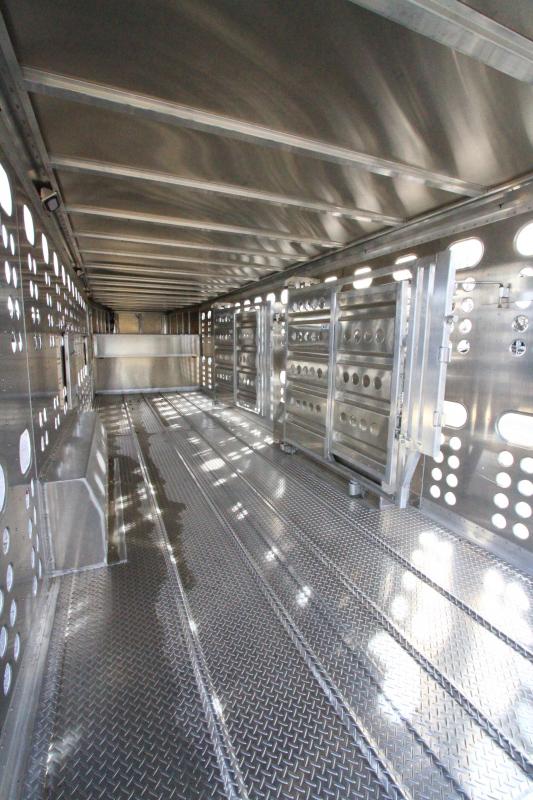 2022 Merrit 28 GN Cattle Hauler Livestock Trailer 2022 Merrit 28 GN Cattle Hauler Livestock Trailer