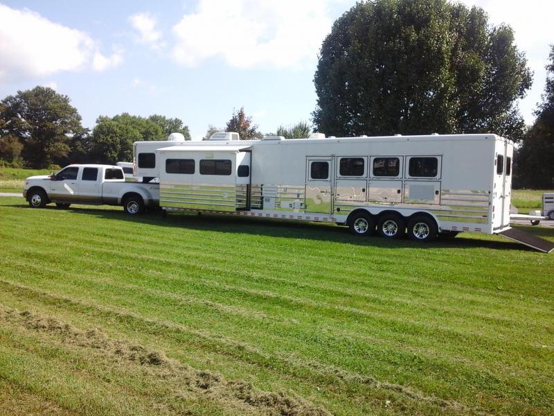 2010 Sundowner Trailers GN 4H 725 SL 8020 LQ w/2 Slides Horse Trailer 2010 Sundowner Trailers GN 4H 725 SL 8020 LQ w/2 Slides Horse Trailer