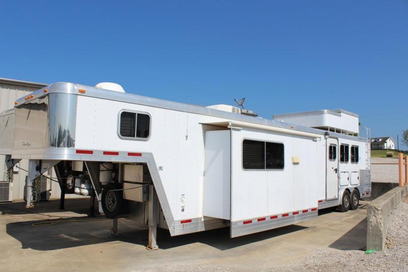 2006 Featherlite 8545 3 Horse Horse Trailer 2006 Featherlite 8545 3 Horse Horse Trailer