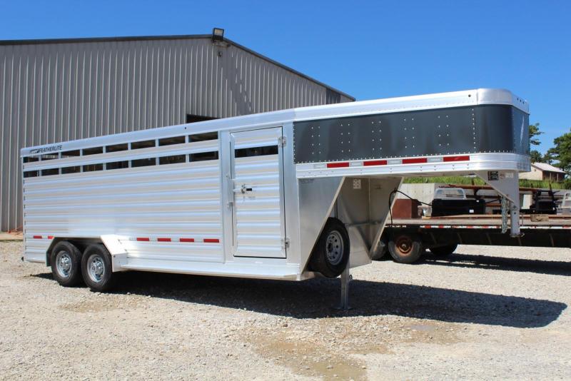 2019 Featherlite 8117-6720 Livestock Trailer 2019 Featherlite 8117-6720 Livestock Trailer
