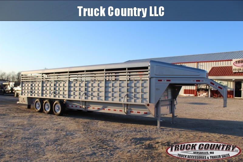 2020 GR Trailers 6.8x32 gooseneck Livestock Trailer 2020 GR Trailers 6.8x32 gooseneck Livestock Trailer